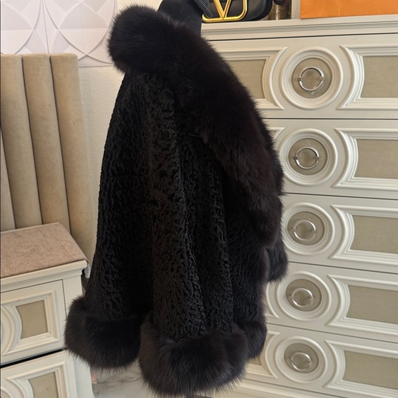 Fox fur trimmed cape large - Picture 7 of 11